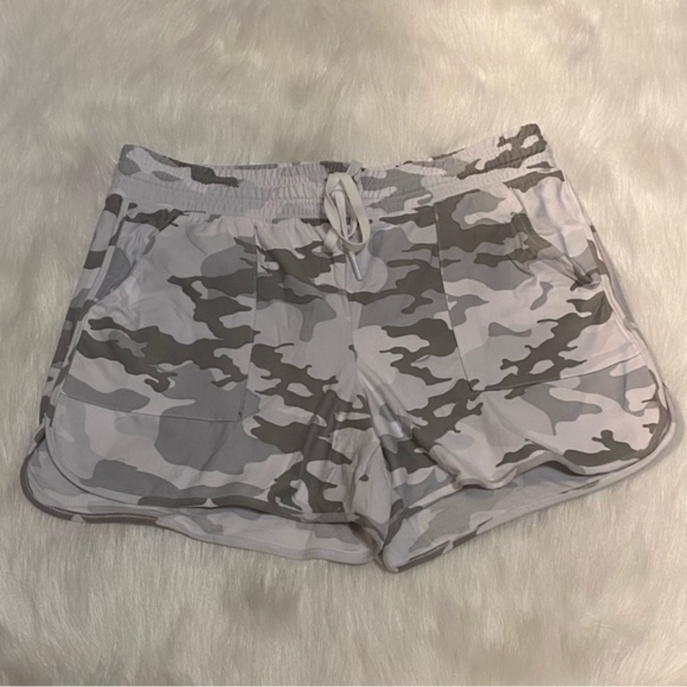 Athletic Gym Shorts Women’s Size M 8-10 Camo Stretch Pull On‎ Pockets New